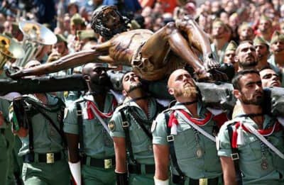 Cristo portado por la Legión